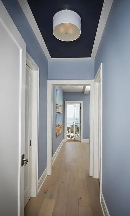 Alçıpan tavanlı modern koridor